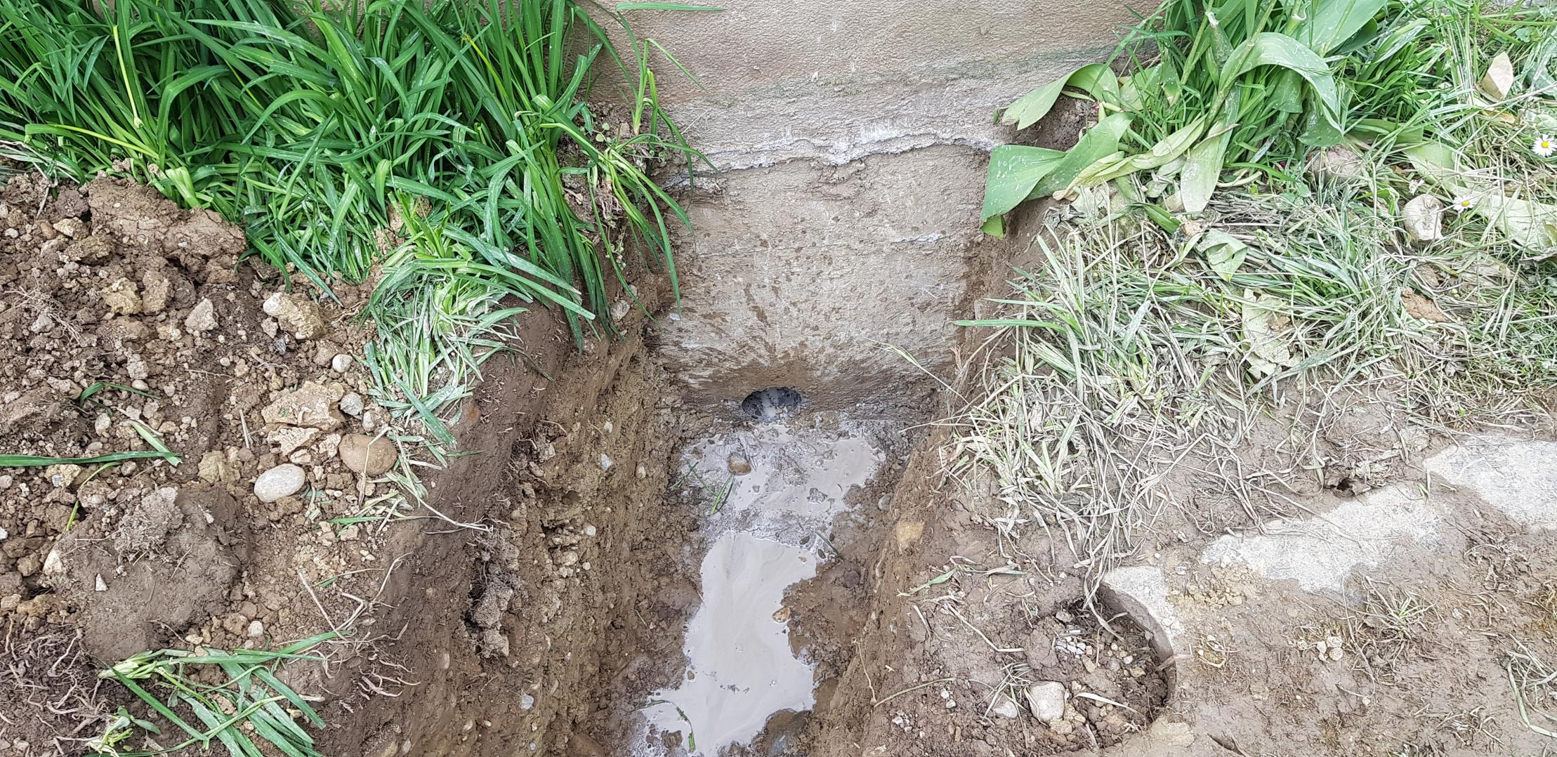 Graben zum Haus